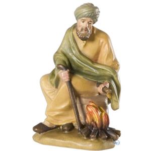 Pastore vicino al fuoco