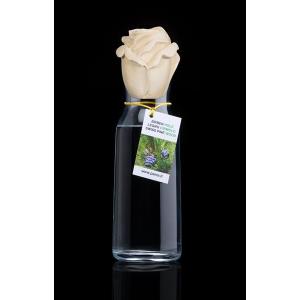 Karaffe mit Zirbelrose