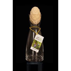 Zirbenzapfen mit Karaffe