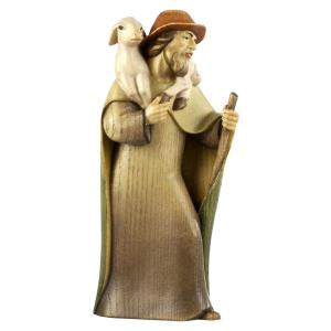 Pastore in piedi con pecora in spalla