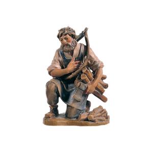 Taglialegna inginocchiato