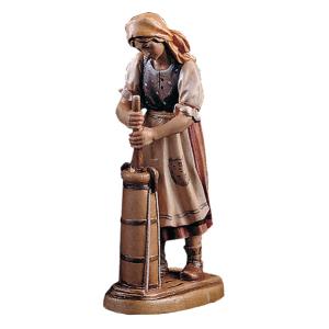 Contadina che fa il burro