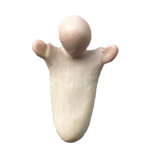 Bambino con culla separata