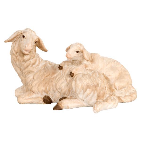 Sheep laying w. lamb - natural